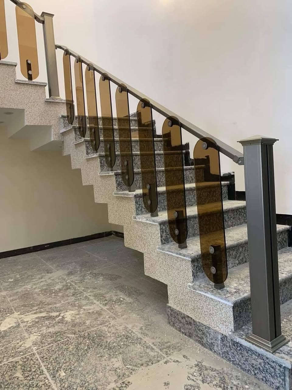 ابو شمس  للألمنيوم و البي في سي التركي
في الكوت 

جاهزين نخدمكم بأرقى التصاميم:
🚪 أبواب
🪟 شبابيك
🍽️ مطابخ
🧱 كاونترات تركية
🛡️ محجرات بأفضل جودة وأسعار تنافسية

الأسعار:
🔹 سعر متر الجام: 65,000
🔹 سعر متر المربع: 65,000
🔹 سعر المتر المحجر الدائري: 45,000
🔹 سعر العرنوصة: 35,000

محجرات تركية أصلية ✨ وبسعر الكل يحبه!
للحجز والاستفسار:
📞 *********** (اتصال أو واتساب)
نسعد بخدمتكم

