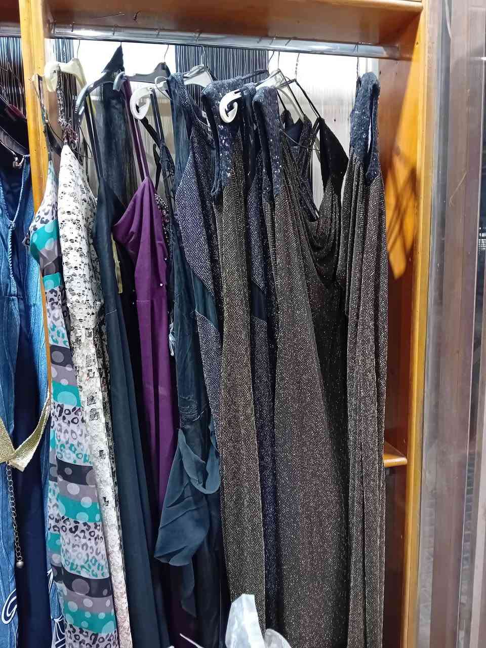 شلعه بيهن ٢٠٠ قطعه ٥٠ شتائي والباقي صيفي على ٤ الف رقم الهاتف ***********
