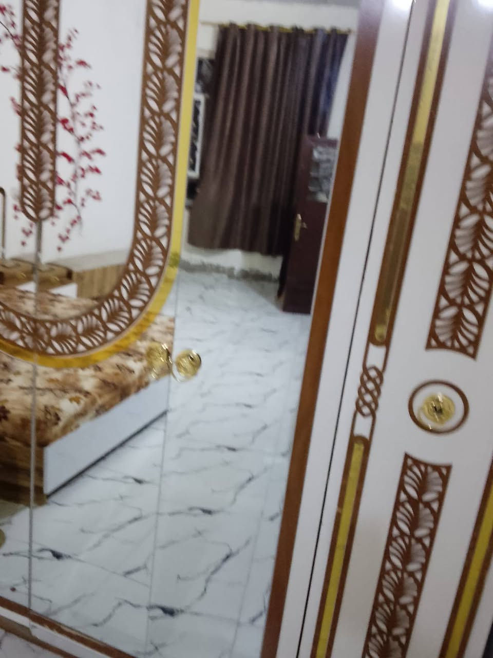 غرفة نوم نضيفه للبيع السعر 400الف مكان الغرفه بالحافظ ***********
