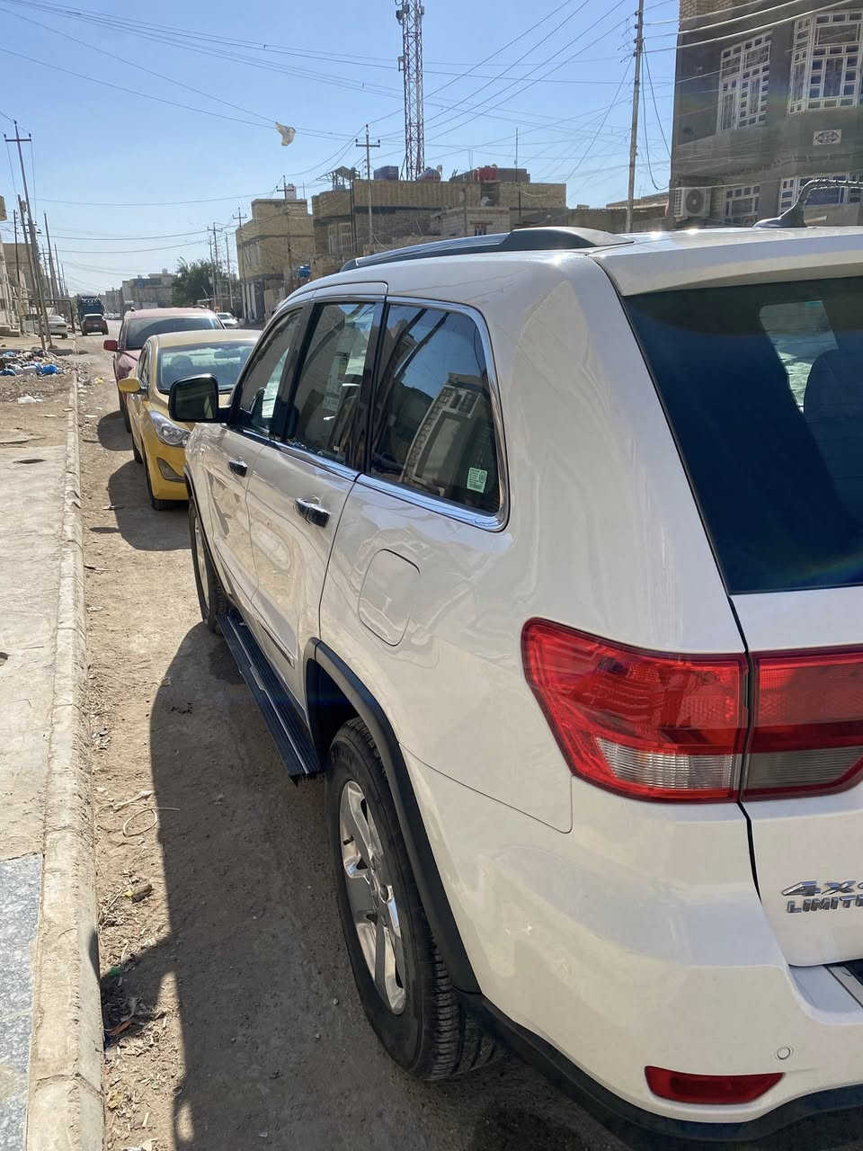 السلام عليكم ( جيب شيروكي موديل 2012 ( خليجي لمتدد ) مكفوله مواصفاتهه معروفه ( حدادية امامي وخلفي جديد وتخم تاير جديد وفيول بم اصلي جديد وعدسات ليزر كاملة السيارة ) السعر (205 ورقه) وبيهه مجال .. مكان السيارة ذي قار الناصريه … الرقم ***********
