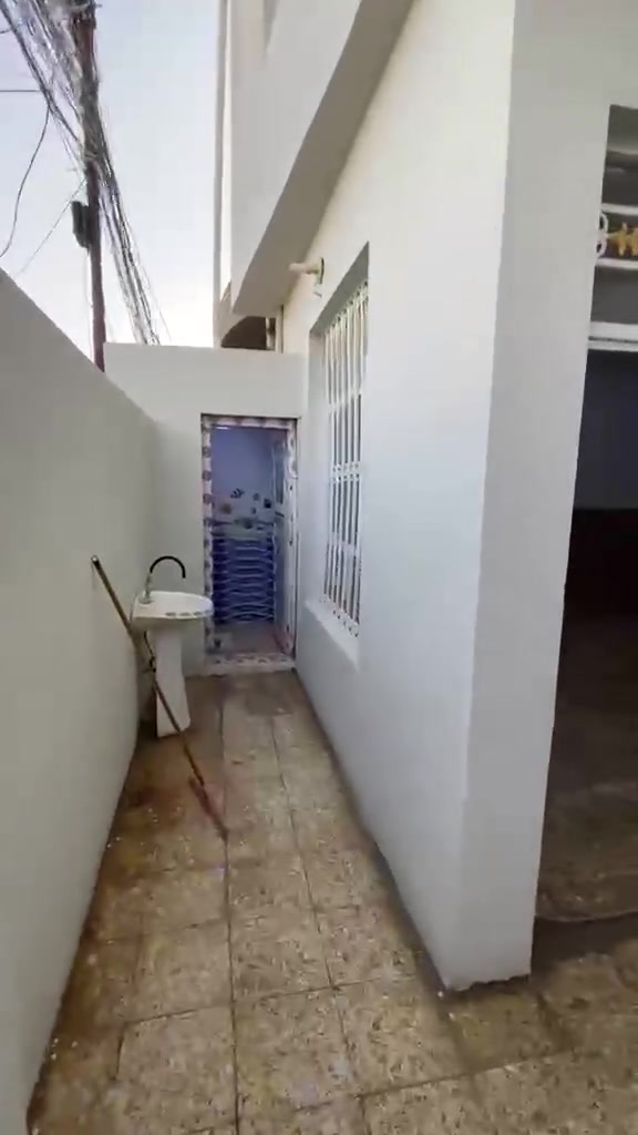 بيت 100 متر مربع نزال سبعه ونص وعرض 13 ونص طابقين ثلاثه غرف بيت اخو جديد شارع معمل دبس خلف مسجد سهله قريب شارع عام 50 متر 75 وبي مجال قليل ***********
