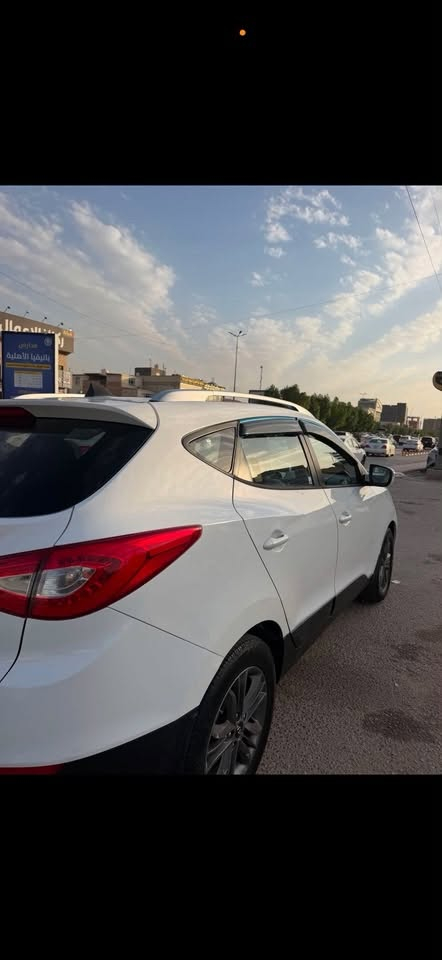 للبيع | هيونداي توسان 2015خليجي�
🔹 الماركة: Hyundai Tucson
🔹 الموديل: 2015
🔹 المحرك: 2000 CC
🔹 اللون: أبيض
🔹 المسافة المقطوعة: 160,000 كم
🔹 رقم أربيل
🔹 السنوية والرقم باسمي وجاهزة لنقل الملكية.

✅ سونار حديث موجود.
✅ محرك وكير بحالة جيدة.
✅ شاصي سليم.
✅ استخدام شخصي.
✅ نظيفة من الداخل والخارج.
✅ زجاج ومرايا كهربائية.
✅ السيارة جاهزة للاستخدام ولا تحتاج أي مصرف

مكاني نجف قرية الغدير الاولى

💰 السعر: (140 وبيها مجال).

📞 للتواصل: (***********)
