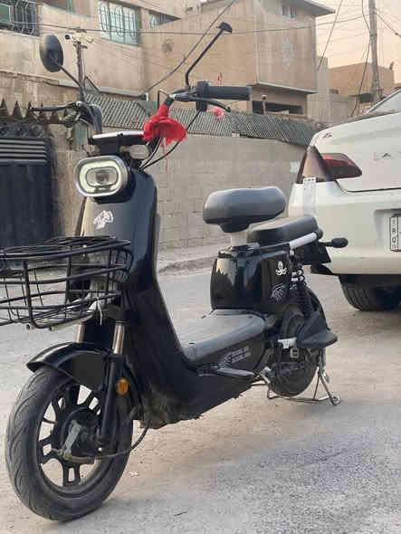 السلام عليكم
دراجه شحن حجم 14 موديل 2024 بطاريه جديده ولي صالها شهر اربع بطاريات اصغار السعر 250 المكان الدورة شارع 60 رقم الهاتف ***********
