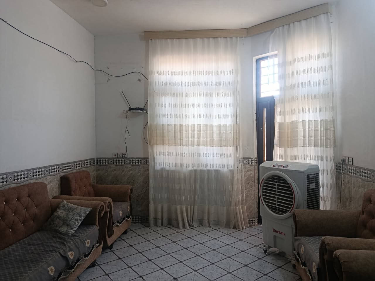 السلام عليكم عندي بيت قرب مفرك عنانه بعد عن شارع كربلاء ٣٠٠متر نزال ١٣العرض ٨ /١٠٠متر  متكون من غرفتين نوم وحده فوك وحده جوه سطح مطبك فرشي كندور وصحيات خارجيه وحمام داخلي ومطبخ وصاله وطارمه خاجيه مطبك سيراميك البيت كله /سند ٢٥ باسمي// عرض الشارع ٦امتار ونص
التواصل على الرقم الخاص
***********
السلام عليكم عندي بيت قرب مفرك عنانه بعد عن شارع كربلاء ٣٠٠متر نزال ١٣العرض ٨ /١٠٠متر  متكون من غرفتين نوم وحده فوك وحده جوه سطح مطبك فرشي كندور وصحيات خارجيه وحمام داخلي ومطبخ وصاله وطارمه خاجيه مطبك سيراميك البيت كله /سند ٢٥ باسمي// عرض الشارع ٦امتار ونص
