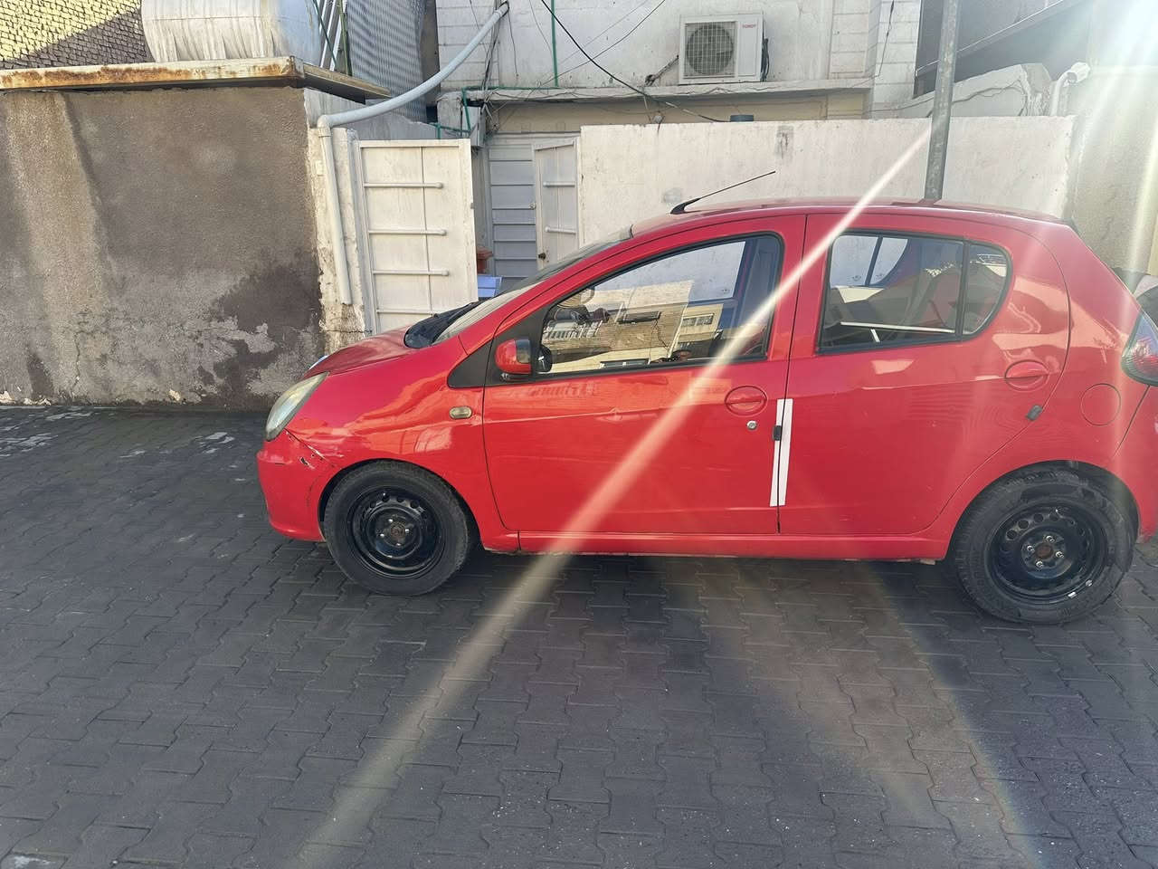 السلام وعليكم باندا للبيع السيارة جاهزة وحلوة كير مكينة تبريد خير من الله حادث بسيط الجاملغ الايسر ومصلح تخم تاير جديد الداخل جديد مكاني الغدير *********** غير متواجد ع الفيس
