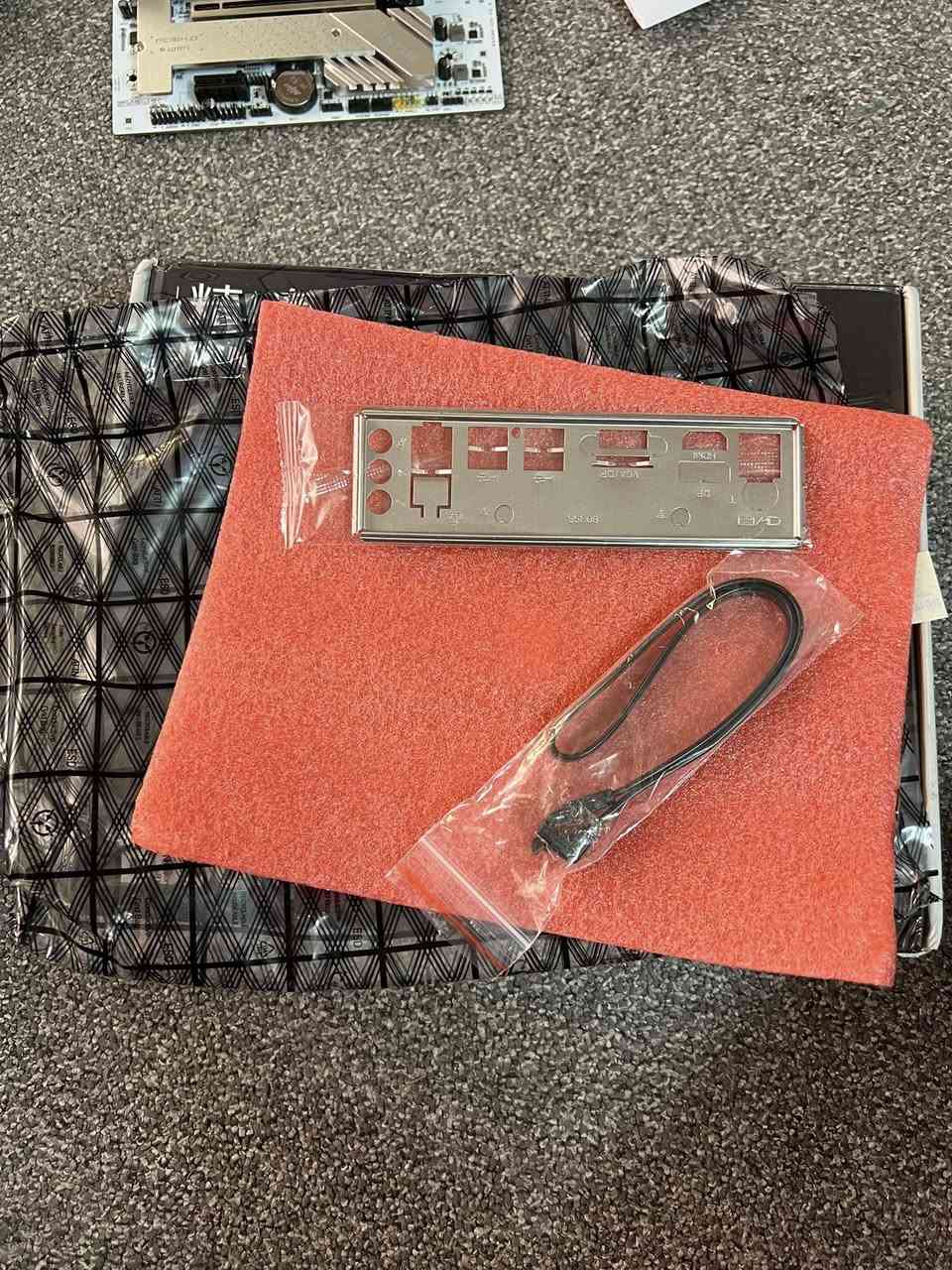 مەزەڕ بۆڕد

نوێترین جۆری مەزەر بۆڕدی AMD کە سەپۆڕتی نوێترین جیل دەکا و وایفایە و سەپۆڕتی ڕامی DDR5 دەکا

وە شوێن M.2ی هەیە سەپۆڕتی pcie4 دەکا

نرخیشی تەنیا ١٢٥ هەزار


**إذا كنت صاحب هذا الإعلان وتريد حذفه لأي سبب، رجاءا أرسل رسالة إلى الدعم الفني**