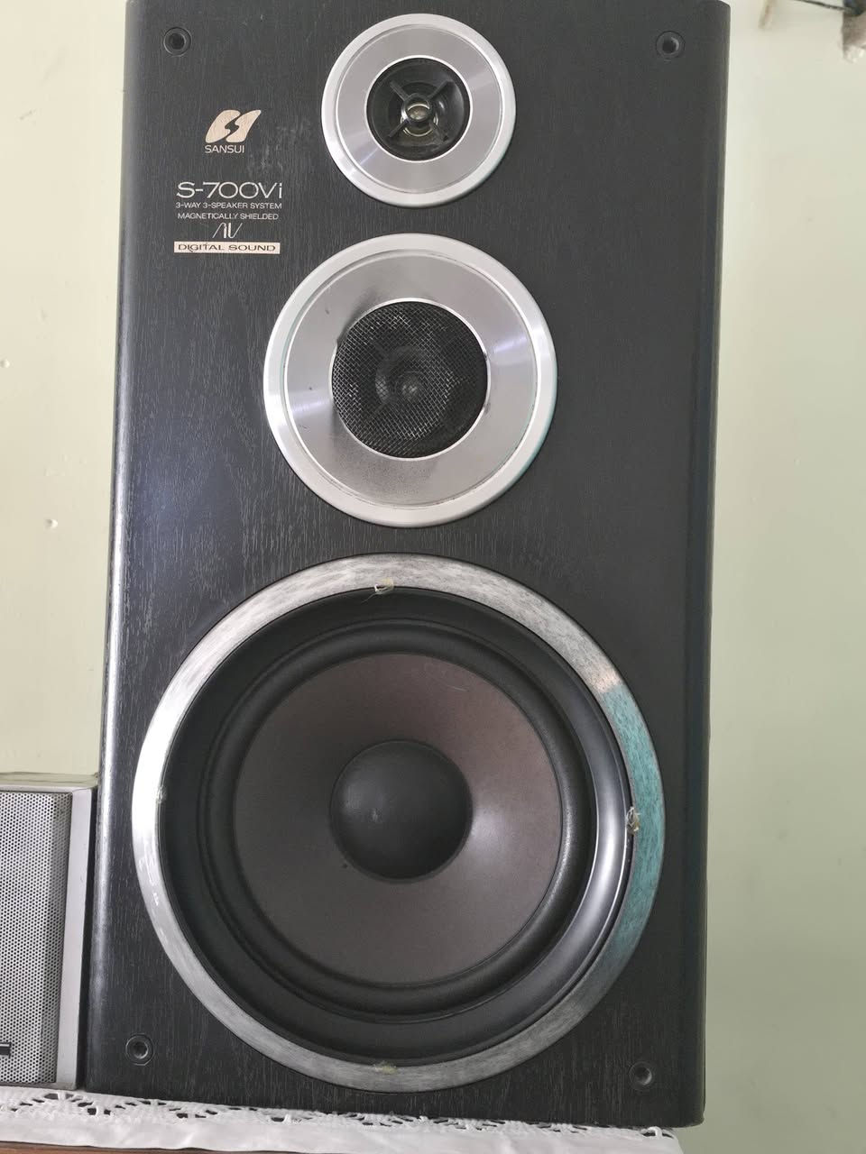 السلام عليكم اخوتي سماعات حجم 100w
والسستم حجم160
مع محولة 220يعني ع كهراء الطبيعية يعمل 
ماشاء الله صوتهم حلو 
السعر 150 المكان بغداد الزعفرانية ***********
