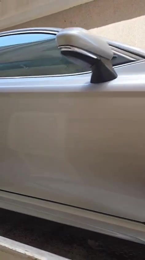 *تحية طيبة لجميع المتابعين*
تم شحن السيارة من دبي قبل أسبوعين  إلى العراق السليمانية، السيارة على وشك الوصول. 

كامري موديل 2024. 
مواصفات SE بصمة👌
اللون سلفر ,محرك 2500. 
العداد 17 الف ميل 👌
رقم الشاصي 4T1T11AK1RU894950
الضرر كما هو واضح في الصور. 
السيارة بدون صبغ👌 
تبديل باب بلادي امامي طرف السكن. 
چاملخ طرف السكن بي بارد. 
تم تبديل إيرباكات السقف بلادي من التفصيخ عدد 2. 
إيرباك الدشبول والدركة سليم 100%100. 

السيارة تدخل إلى السليمانية كاتي تترقم شمال العراق. أربيل *سليمانية*دهوك. 

للاستفسار اكثر عن السيارة والسعر يرجى الاتصال على الرقم وآتساب 
0046720399716


**إذا كنت صاحب هذا الإعلان وتريد حذفه لأي سبب، رجاءا أرسل رسالة إلى الدعم الفني**