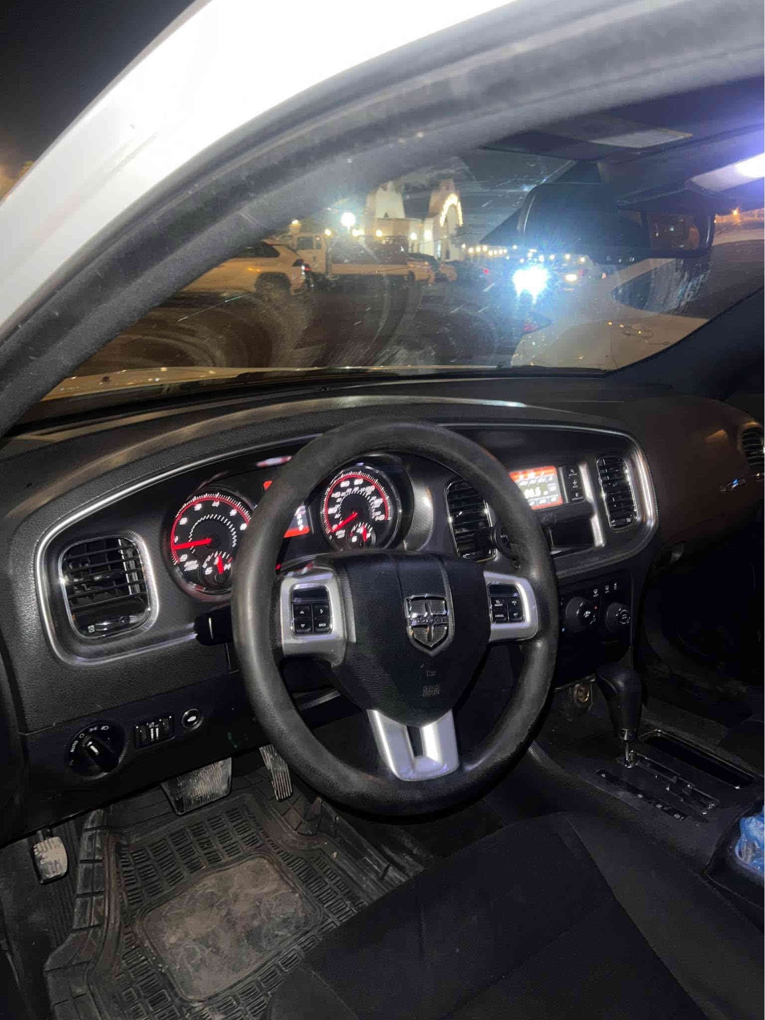 جارجر 2013 گير محرك تبريد بشرط 
قطعه و نيف صبخ بي داخلي بي ارباك 
تحويل وكاله بشرط 4 مليون غرامه يي سه ر دي سعري هين خار 
4 تايره جديد مواصفات عادي  
سعر 155$ 
*********** زاخو
