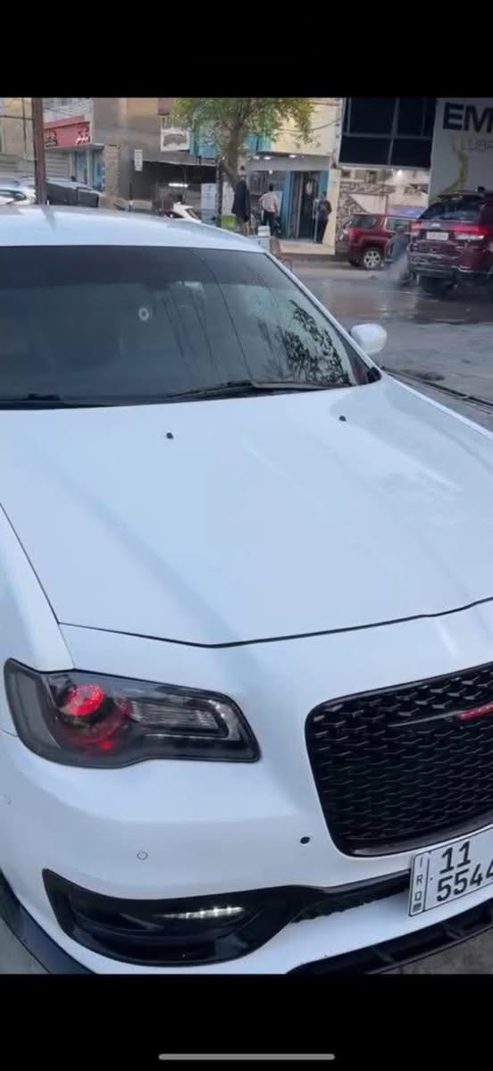 كلايسلر اوباما 2021 اصل. S
S فول عده الفتحه
وارد كندي 🇨🇦 
تو ويل
محرك 3600/V6
السياره كارتون
بجم عريض
جاهزه اي نقص مابيها شرط
الضرر الجاملغ الامامي 
مبدل نفس الون اصلي
بدون ايرباك
رقم بغداد الانگليزي
تخم تاير جديد
رقم الهاتف ☎️ 
***********
