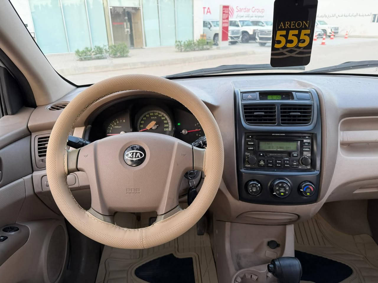 تحية طيبة ....
كيا سبورتج موديل ٢٠٠٩
ماشية ١٥٦
السعر ١١٦
خليجي داخل بيجي سيارة جاهزة تاير باتري صدر امامي خلفي جديد بيهه صبغ جاملغ امامي فقط شخط بسيط وانصبغ جمالية شبر بالبنيد
للاستفسار *********** 
مكان السيارة / بغداد الصليخ ال٦٠٠
