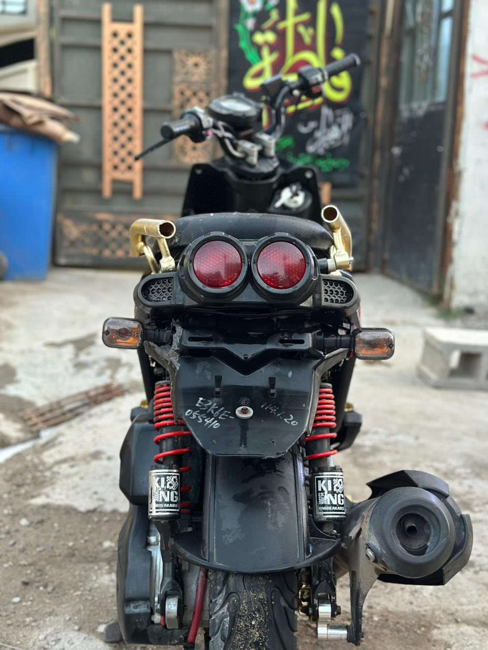 سلام عليكم سكنس جبلي موديل 2013 شلعه ومعدل دراجه خير من الله مكفولة كفالة عامه جيب فيتر وتعال افحص ختم واحد ويا المكينه دراجه كل نقص مابيها كهربائيات كلها شغاله
السعر:مليون 150 وبيها مجال لشراي 
مكاني بغداد حي اور  
***********
