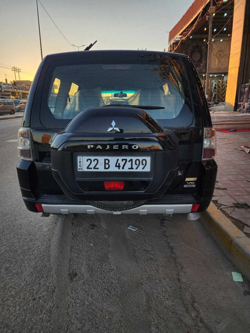 سلام عليكم
باجيرو 2015 خليجية مكفولة عدا الباب الي ورا السايق بي صبغ فقط بدون فتح بدون معجون الباقي مكفول 

السيارة ماشية 95 الف فقط 
نظيفة كلش ماشاء الله 
سعرها 180 ورقة وبيها مجال 
مكاني كربلاء

رقم تلفوني ***********
