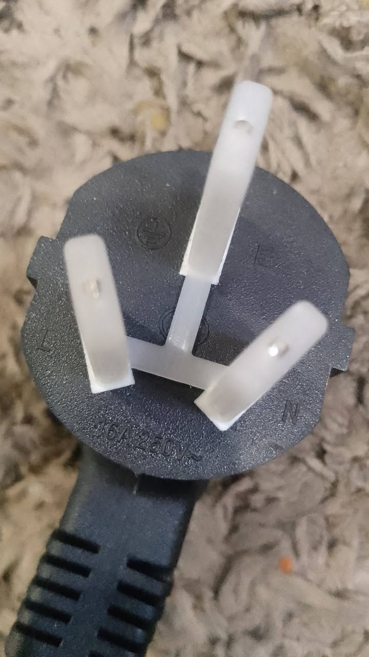 السلام عليكم عندي شاحن بي واي دي اصلي 16امبير جديده ***********
