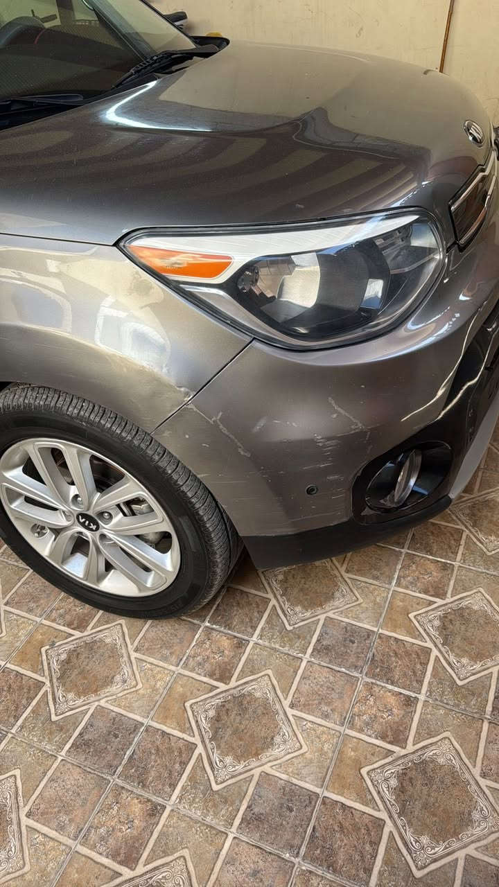 كيا صول 2017
محرك 2000 GDI
مواصفات اعتياديه رقم بغداد باسمي مشروع وطني 
حادث سياره بس بارد باب الصدر والي وراها 
واهنى نصبغ بيها جامرلغ امامي مال سايق
رقم الهاتف : ***********
