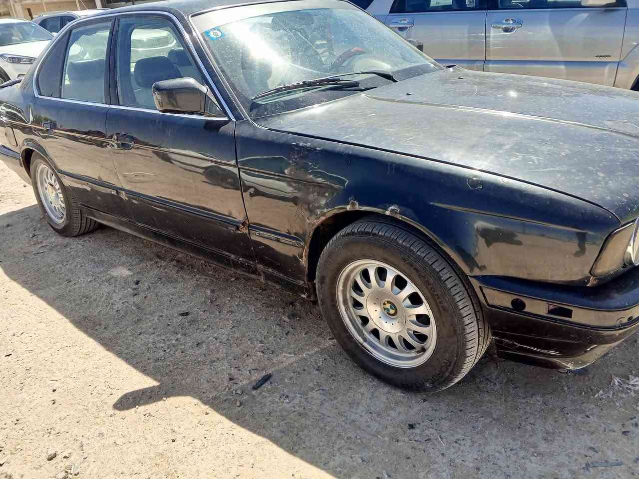 سلام عليكم للبيع بي ام موديل 90 حجم 500 كير عادي مكينه جديده تبريد ثلج تخم تاير صدر رقم ديالى ستويه ورقم جدجد تحويل ثاني يوم مكان السياره واسط العزيزيه معروضه ب 32وبيه مجال ***********
