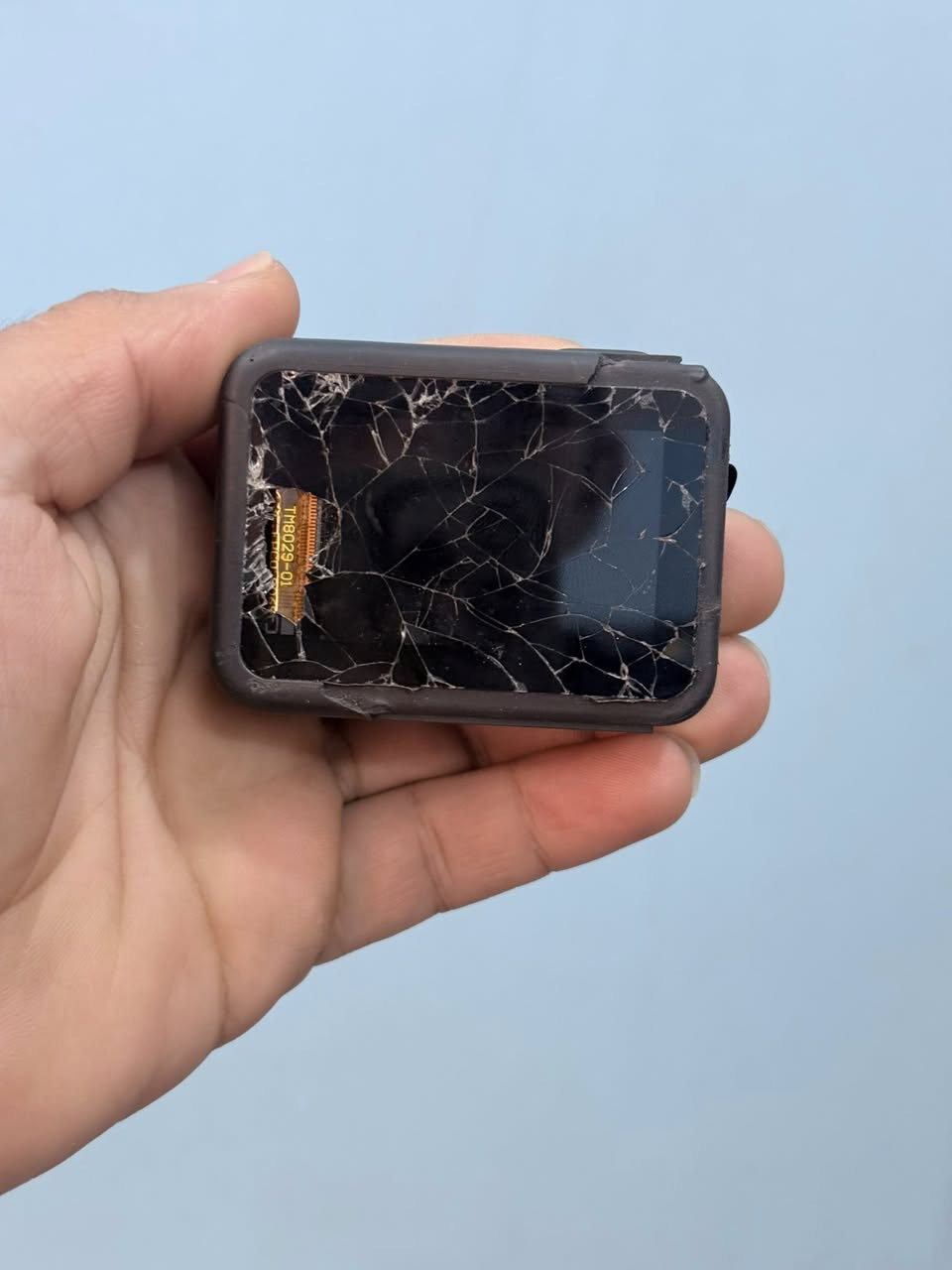 Gopro 8 للبيع 
بس شاشة مكسورة بس تصور  طبيعي 
عدسة نظيفة 99%
هذا التصوير مالتهة موجود 
ب75
وياهة بطاريتين فقط
***********
واتساب و اتصال موجود
ملاحظة : الشاشة مكسورة وما تشتغل
