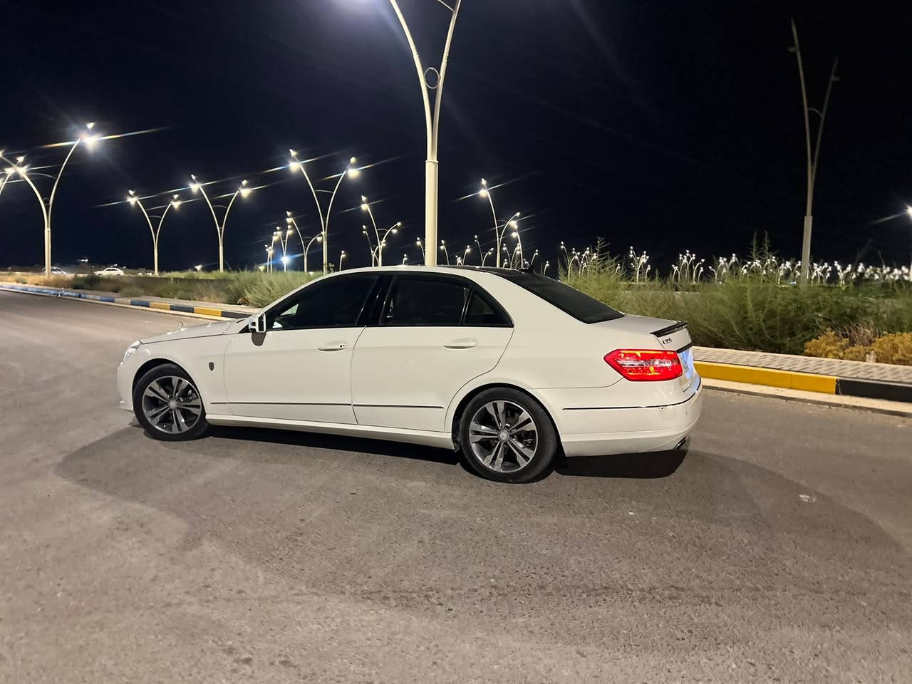 � للبيع | مرسيدس حجم E350 موديل 2011 | فل أوبشن
✅ وارد أمريكي
✅ محرك 3.5 لتر V6 (268 حصان)
✅ كير أوتوماتيك 7 سرعات
✅ دفع خلفي (RWD)
✅ ممشى 170 ألف كم
✅ كلين وخالية من الأضرار
✅ لون خارجي صدفي
✅ داخلية جلد بيجي
✅ سقف بانوراما
✅ كاميرا خلفية
✅ رادار
✅ حساسات أمامية وخلفية
✅ شفتات تبديل سرعات على الستيرن (Paddle Shifters)
✅ مثبت سرعة
✅ مقاعد كهربائية مع ميموري
✅ شاشة وبلوتوث
✅ بيها قطعتين تبريد

السيارة بحالة ممتازة جدًا، استخدام شخصي ومحافظ عليها، جاهزة للفحص وما تحتاجه أي مصروف. رقم اربيل مامتواجد عل ماسنجر

💰 السعر: 17,500 دولار (قابل للتفاوض بالمعقول)

📞 للتواصل: ***********
