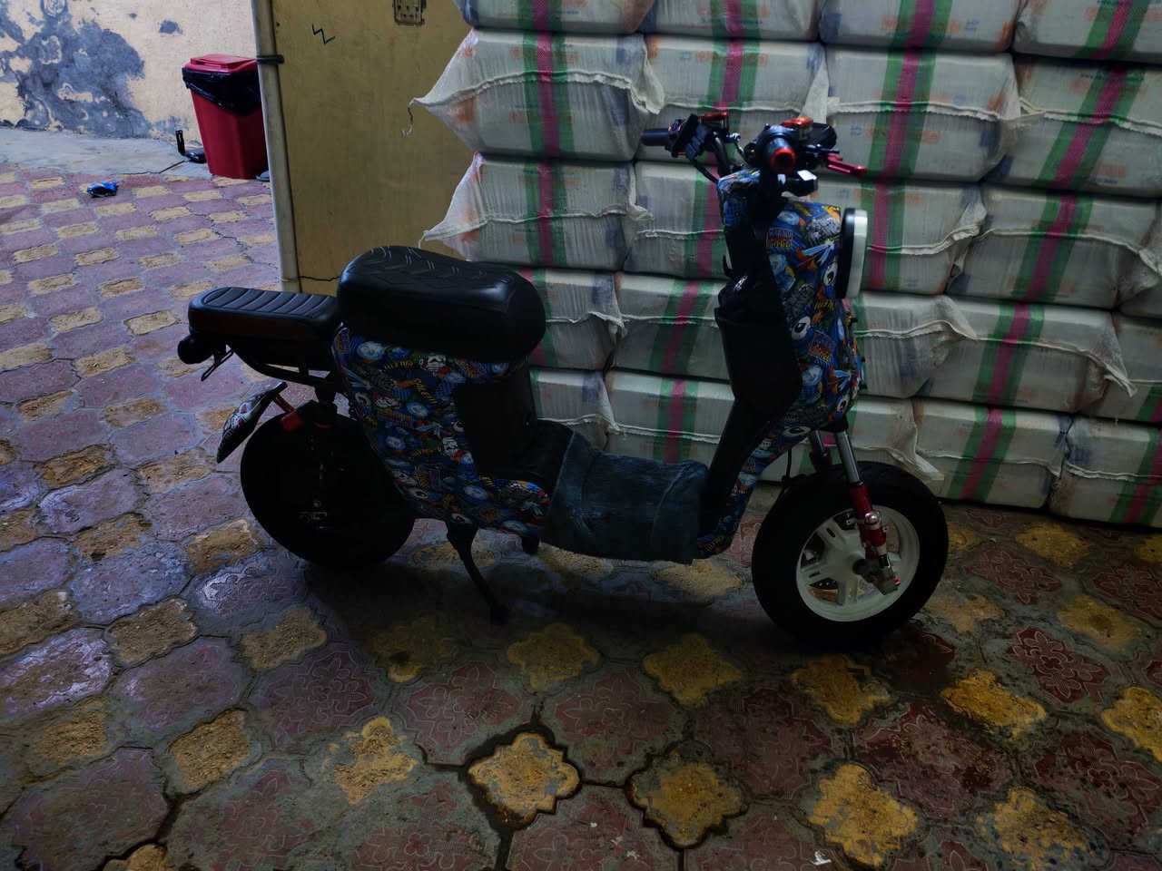 بايسكل شحن للبيع مزود تزويد داخلي وخارجي تزويد خارجي دبلات رياضي كفرات موشم جاملغ رياضي وغيره والتزويد الداخلي عقل رياضي و6 بطاريات سعره 775 وبي مجال رقمي ***********
