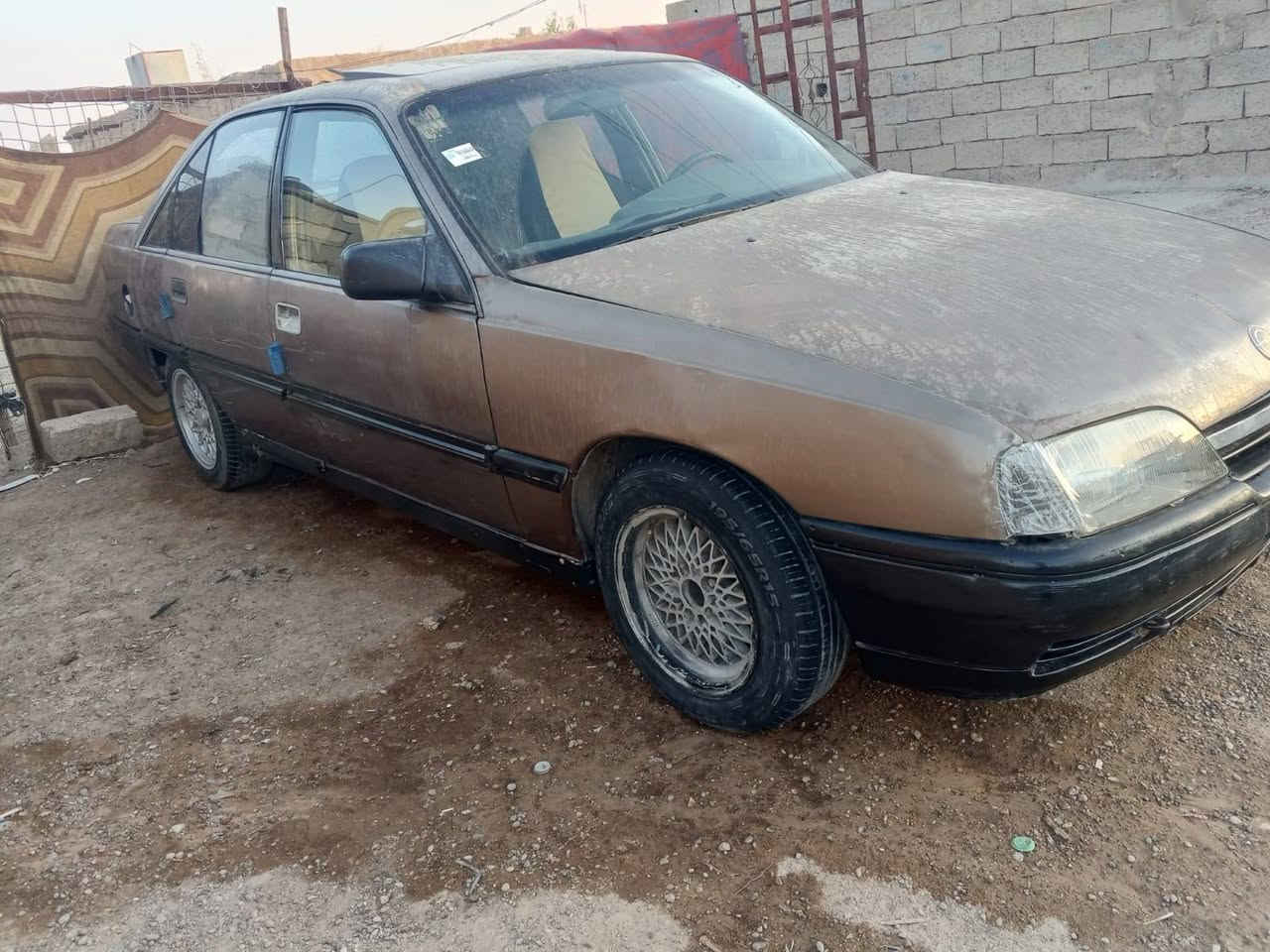 أوبل اوميكا حجم 20 موديل1989 ألمحرك والكير شرط نكره سلف ما تحط عليها ربع مال شغل باتري جديد  بيها واجهيه صاحبها بتكريت السعر 20ورقه وبيها مجال عنوان سياره صلاح الدين قضاء الدور خابر بيك خير وتدلل ***********
