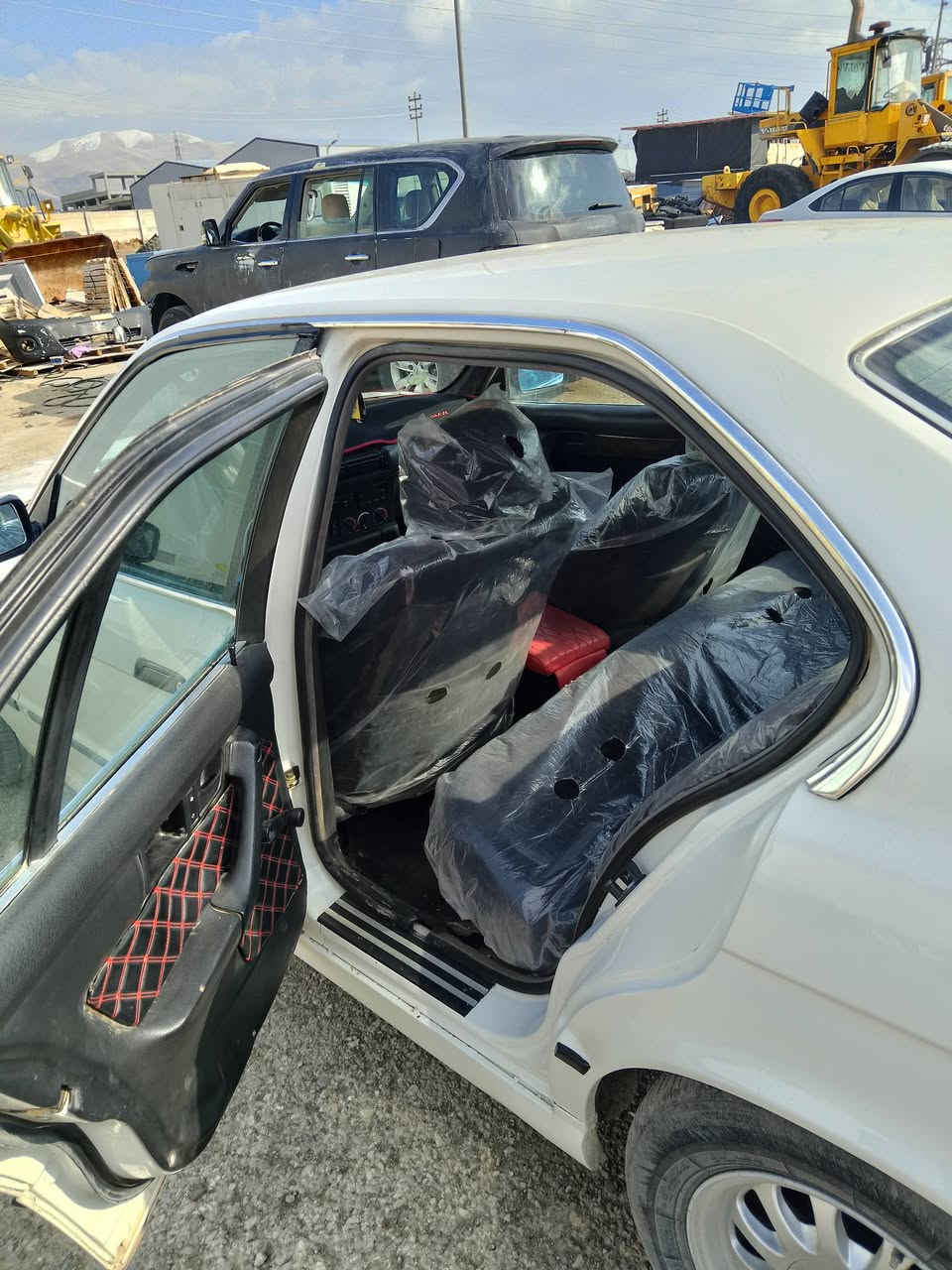 سلام عليكم بي أم 525 مسكر موديل 93 داخله هزة شرط التحويل غرامه 155 ألف گير ومكينة بشرط داخلها حلو جام 2 كهرباء سعرها 55 وبيها مجال العنوان سليمانية ***********
