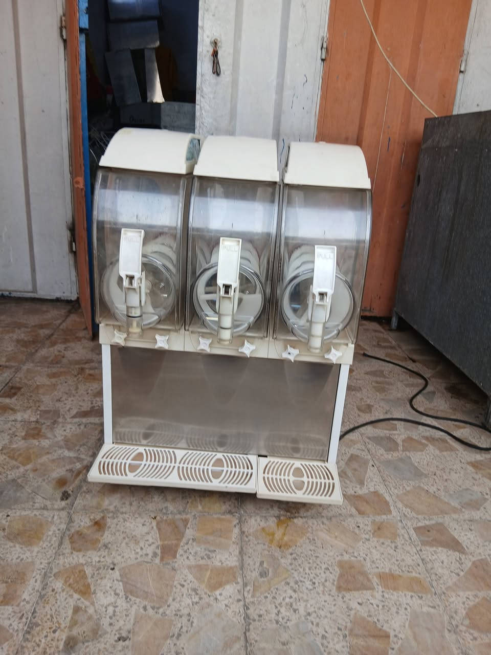 ماكنه ازبري إيطالي للبيع ***********السعر
