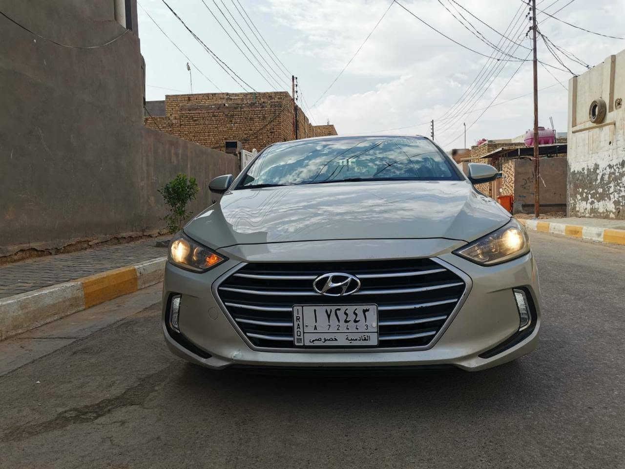 يالله سلام عليكم سياره الانتره موديل 2017 وارد امريكي موصفات عاديه مكينه كير حداديه جديده تخم تاير جاهزة خير من الله السياره بيها فقط الحادث مال امريكه مكان السياره ميسان العماره  السعر اتصل او تدلل خاص ماكو مكلف بل نشر هاذا رقم راعيها 
***********
