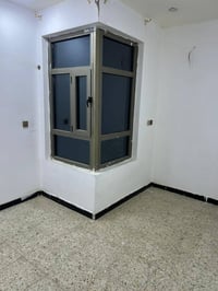 دار في منطقة الدورة مجمع السلطان الأول للبيع او الايجار متكون من صالة ...