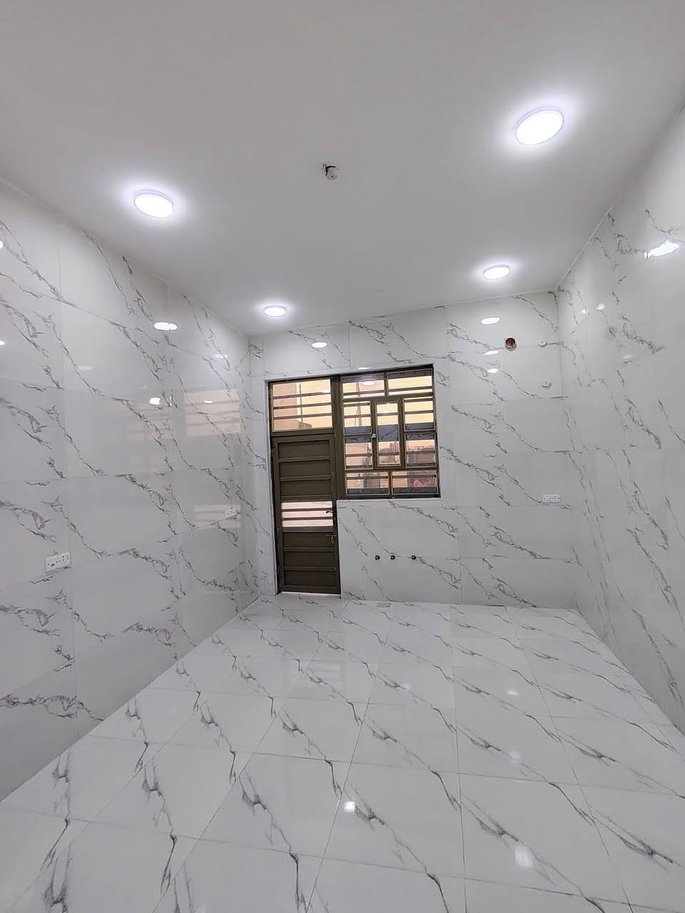 ياالله اسعد الله اوقاتكم بكل خير احبتي
يتوفر #دارين سكن #طابو زراعي #عراقي سند 25 #وكالة ونسخه من #الطابو ومكاتبه #تتكاتب ويه#صاحب لأرض مباشر

#مساحه كل دار ٢٥٠ متر

تريد #واحد تريد #ثنين

#يتكون من #ثلاث قرف منام #ودوانيه #وصاله

#كلش واسعه #ومطبخ وصحيات داخليه وخارجيه وكراج سياره يقع على #شارع 10 متر تبليط

كافه خدمات متوفره يمك

#العنوان البصره ابي الخصيب محيله طريق سيد حامد #قرب مدينه الاندلس السكنيه

#السعر 130 مليون وقابل للتفاوض 

#للاستفسار اكثر اتصل ***********

نستقبل جميع العروض العقاريه
