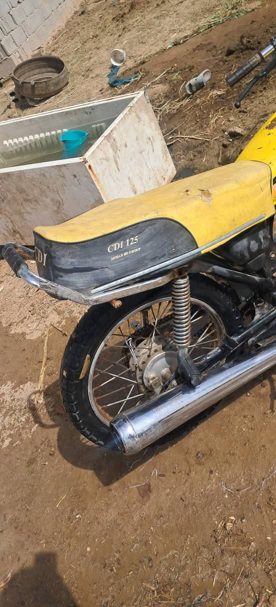 درجه البيع نضيفه تعال شغل وروح محركه نضيف ماكايمه دراجه متروكه  جانت السعر ١٧٠ بيه مجال مكاني طوريج خيرات  رقم ***********
