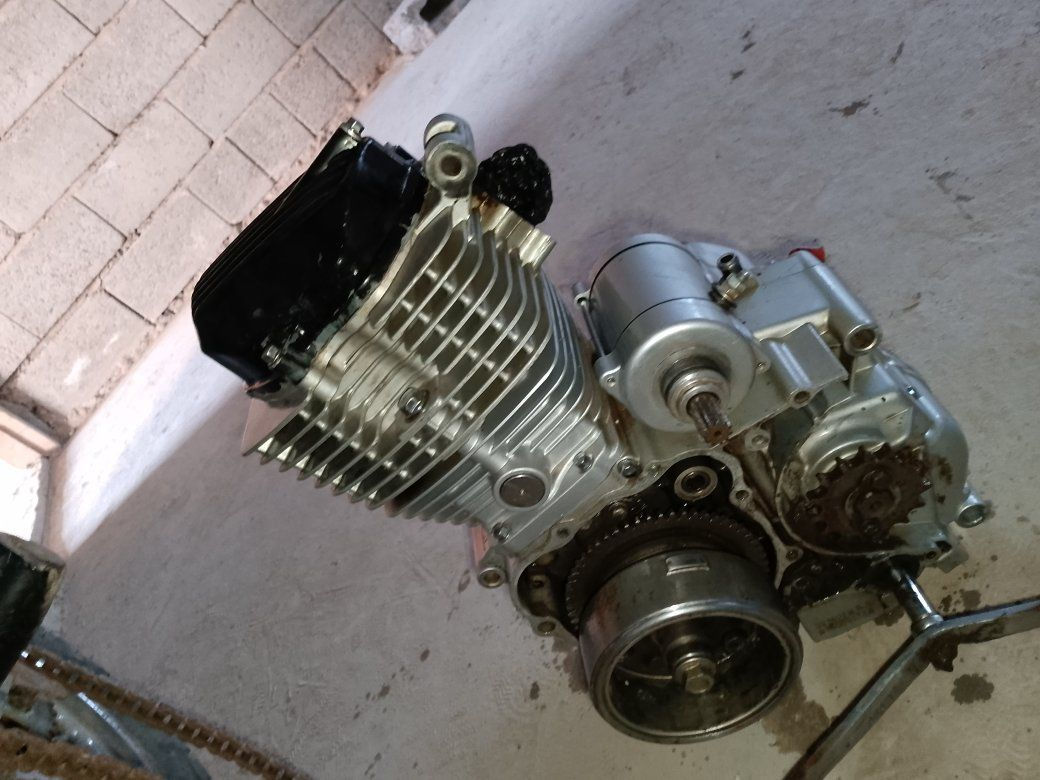 السلام عليكم مكينه سيفان للبيع 90 بيه مجال الستفسار *********** المكينه نضيفه
