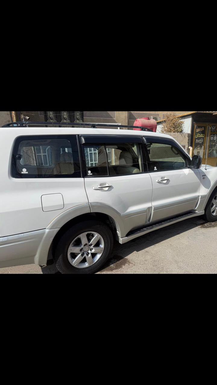 سلام عليكم  للبيع باجيرو 2006 
صدر امامي و صدر خلفي جديد 
تخم تاير جديد باتري جديد 
مكينه 3800 خير من الله 
بيها صبغ قطعتين 
رقم بغداد بسمي تحويل ثاني يوم 
سنويه ل 2030
مكاني بغداد 
الرقم ***********.   السعر 90$وبيهاا مجال
