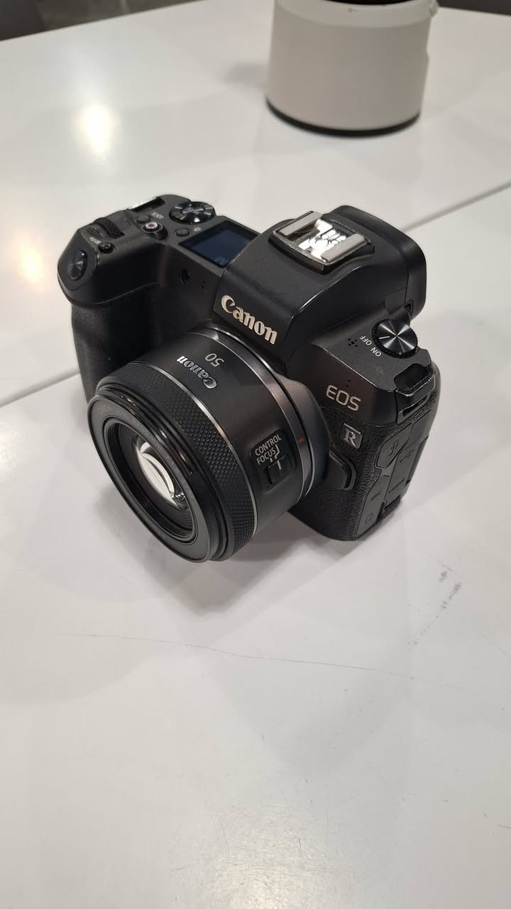 كاميرا كانون Canon R للبيع
و عدسة 50mm f1.8 canon rf
و عدسة 24 - 105 kit canon rf
و بطارية و شاحنتها
و رام ٦٤ من شركة رصينة
  
للاستفسار بغداد
***********

