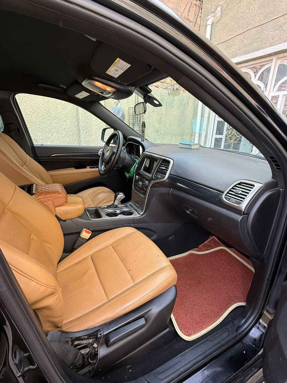 السلام عليكم جيب موديل ٢٠ الون اسود مكينه ٣٦٠٠ سياره بصمه كشنات جلد محدثه srt ويل ١٨تخم تاير جدد حادثها قطعتين جاملغ وبنيد بس فحصتها هنا گالولي باب جنطه مفتوحه براغيه يعني هوا لبلادي بيها بس لاصبغ ولا تعديل ايرباگ دشبول ودرگه بيها شويه بشاصي سعر ١٨٧ وبيها مجال مكاني نجف ***********
