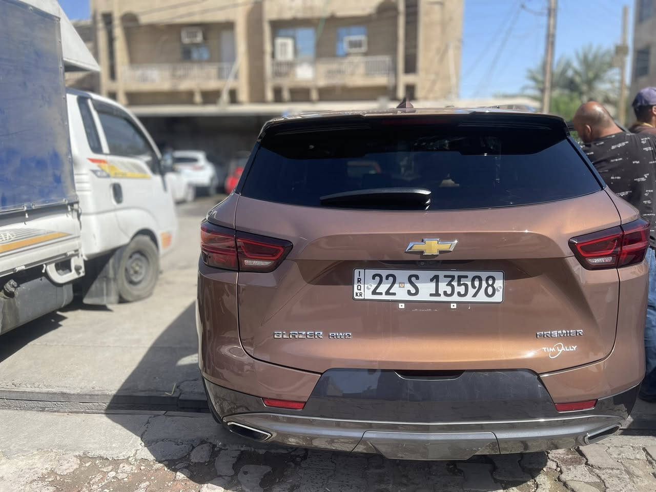 السلام عليكم بلايزر موديل ٢٣ بريمير فول الفول حادث بسيط جدا موضح بالصور ماشية ٦٠ الف جديدة جدا على وضع الشركة ما نقصها شي 
خمس كامرات وبانوراما وكشنات جلد وتدفئة وتبريد وكهرباء قيادة ذاتية ولون مميز ومواصفات هواية السعر ٢٤٠ وقابل للتفاوض للاتصال ***********
