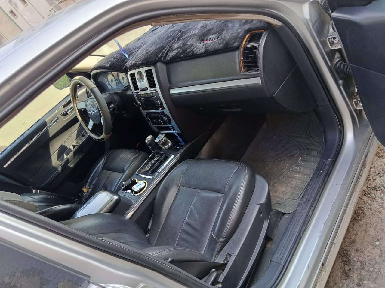 سيارة أوباما سلفري مديل 2010
بدون ضربة 
رقم بصرة جديد 
سنوية 2027
سيارة بسمي 
محرك 3ونص
السعر 115وبيهامجال *********** مكانه بصره تنومه اتصل وبلخدمه اتشلع عيوني
