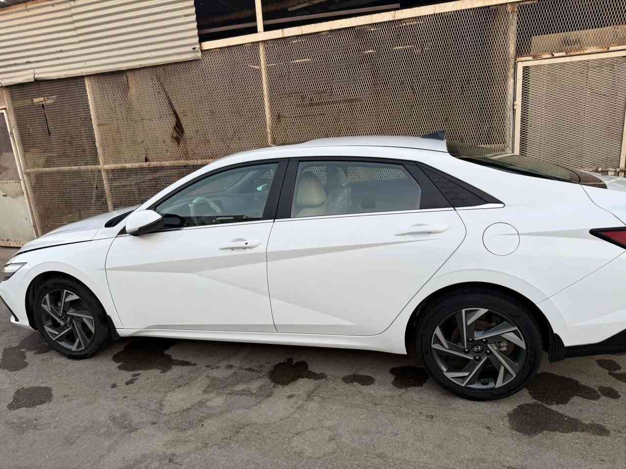 السلام عليكم النتره 2024 خليجي مكينه 2000دوش كفاله عامه سياره جديده فول مواصفات للخير معروفه مواصفات الخليجي مكاني بصره حيانيه ***********  سعر 185وبيهه مجال
