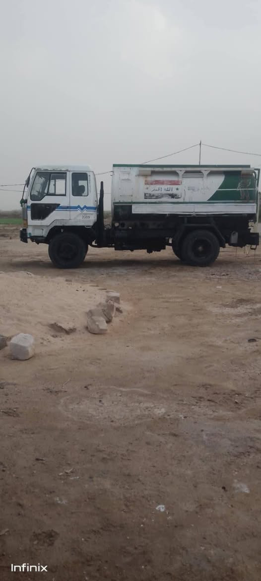 سلام عليكم تنكر ماء نوع فورزه حمولته 8طن تحويل مباشر سنويه 2028 كهربائيات شغاله تغم تاير محرك بيه بغار  بدون تنقيص  محرك سته  سياره مال جناي وحلوه كلش حصه كاز 300 السعر 80 وبيه مجال مكان ذي قار ***********
