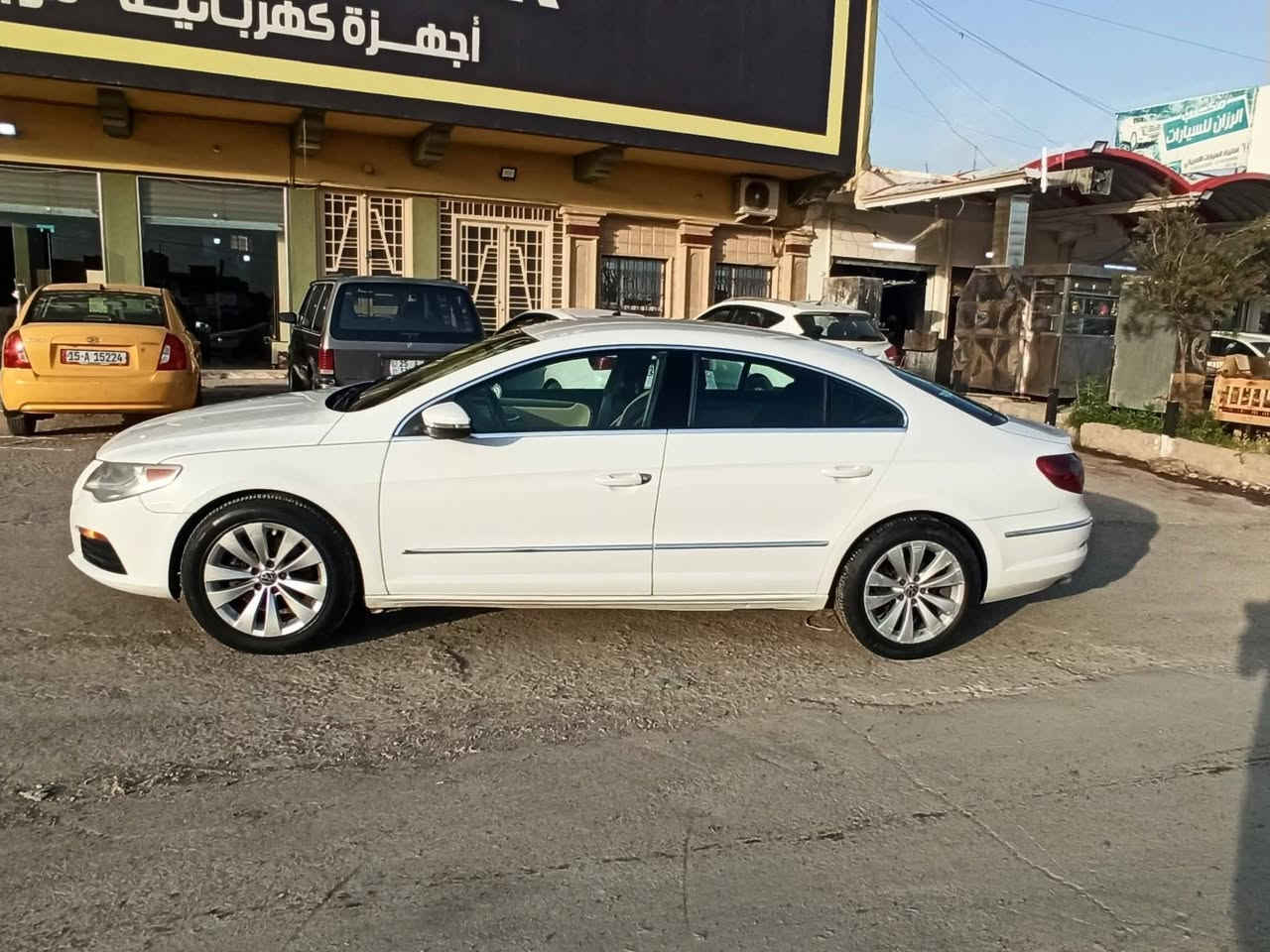 فولكس باسات CC 2012  وارد امريكي
محرك 20T
كير 6 نمرة 
هزة وسنوية جديدة
تبريد تدفئه
تحكمات استيرن 
شاشه وكامره تسجيل حوادث
كشنات كهرباء وتدفئه 
قطعتين تبريد 
اشاير بالمري 
لد ترحيب 
كلوب نقطة عمية
بعد بيها مواصفات بدون فتحة سقف
كير ومكينة شرط وبانزين عادي
الضرر/ شوية بالتكمة الامامية للنفر بدون دواخل 
مع تعديل السقف pdr اثر حالوب
السعر 88 وييها مجال 
مكاني الموصل حي الوحدة
***********
