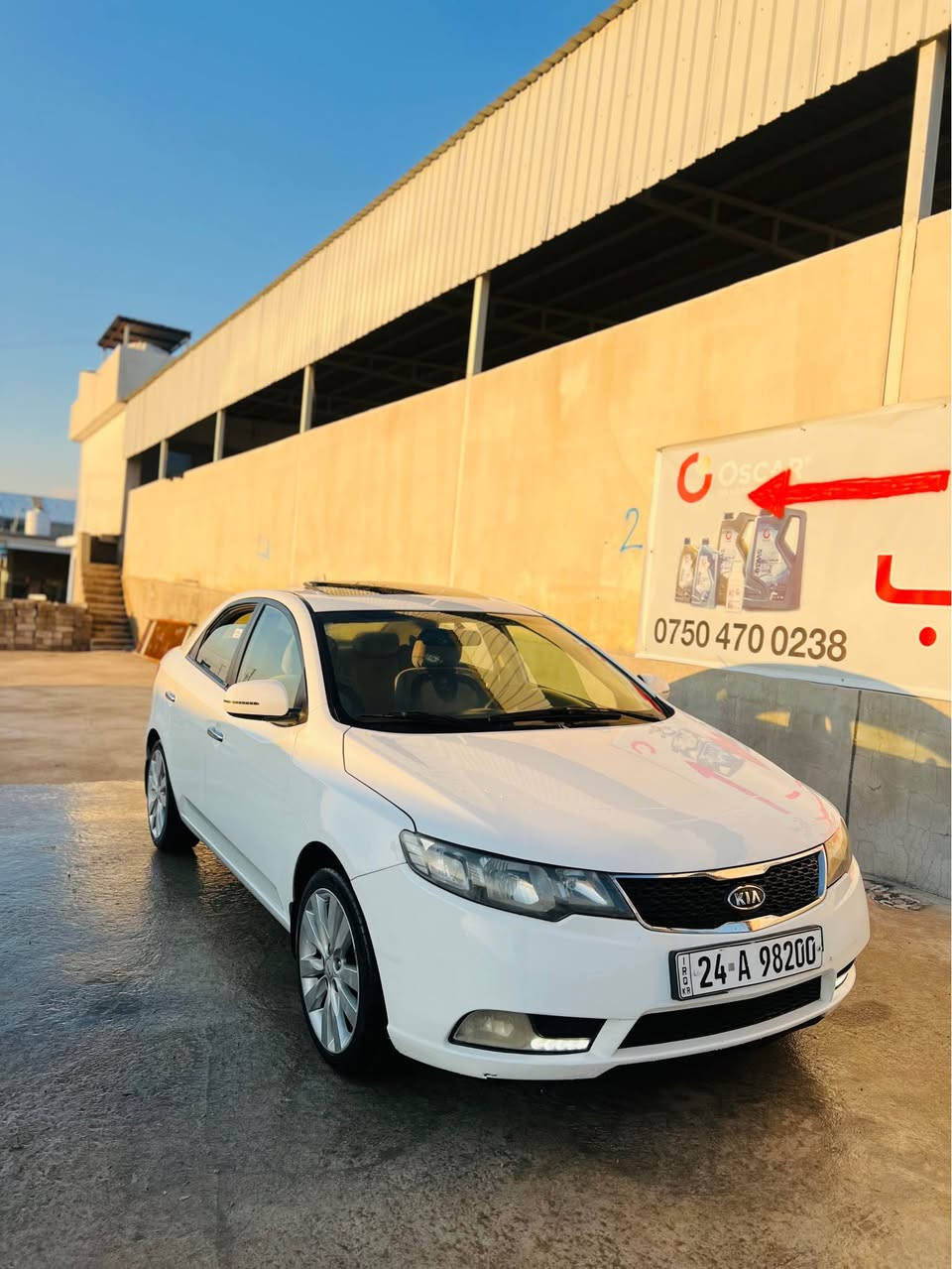 كيا سيراتو ٢٠١٣ فول موصفات توماتيك شفتات استيرن ويل ١٧شركة سلايد شاشة ايباد كاميرة حساسات خلفي محرك ١٦ دوش مراية شفط سيارة بدون صبغ فقط بيها مكانين صغير بارد رقم و سنوية جديد ٢٠٢٣ عليها (٨)ورقة غرامة ينزل من سعر ١١٨ ورقة عنوان دهوك قضاء بردرش *********** واتساب دهوك, العراق
