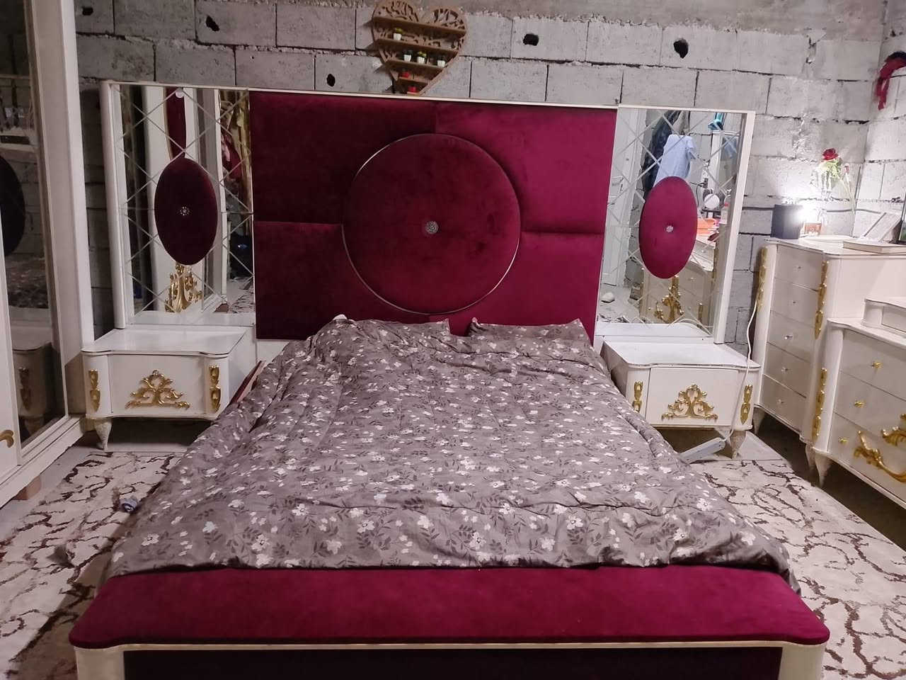 غرفه اخشاب للبيع مستعمله مكونه من تسع قطع والغرفه ما بيها اي ضرر مستعمله سنه واللي يريدها يدخل خاص العنوان كركوك حي الزوراء ❤هاذه رقم ***********
