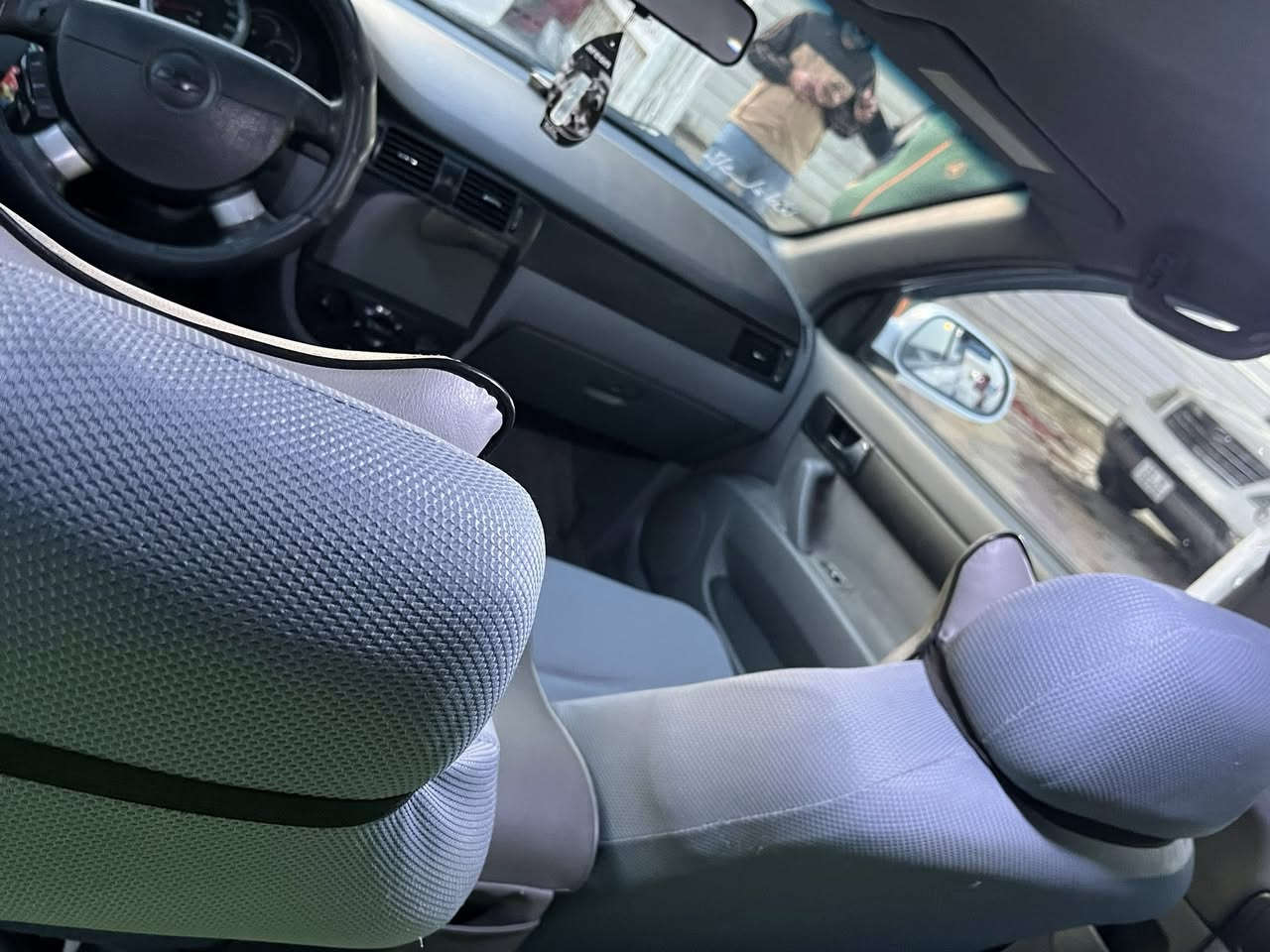 السلام عليكم للبيع اوبتره موديل2012 شركه عامه سياره احلا من صور تبريد مكينه كير بحاله جيده صدر دبلات جدد تايرات بحاله جيده دواخل السياره نضيفه جدآ الأضرار طلقه بلجنطه دوسات مرشوشات خشم جاملغ شويه وبيها ملاحضات جدا بسيطه السعر88 مكان سياره بغداد 
***********
