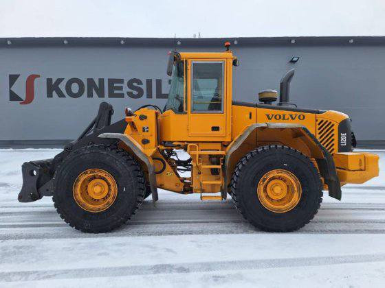 Volvo L120E
سنة التصنيع 2003
عدد ساعات العمل 18000
الشفل مكفول من الاعطال الميكانيكيه والكهربائيه 
موقع الشفل اوربا 
يكون التوصيل 30 يوم بعد الاتفاق 
السعر 33000$
للاستفسار التواصل خاص او واتس اب 
+31657116376


**إذا كنت صاحب هذا الإعلان وتريد حذفه لأي سبب، رجاءا أرسل رسالة إلى الدعم الفني**