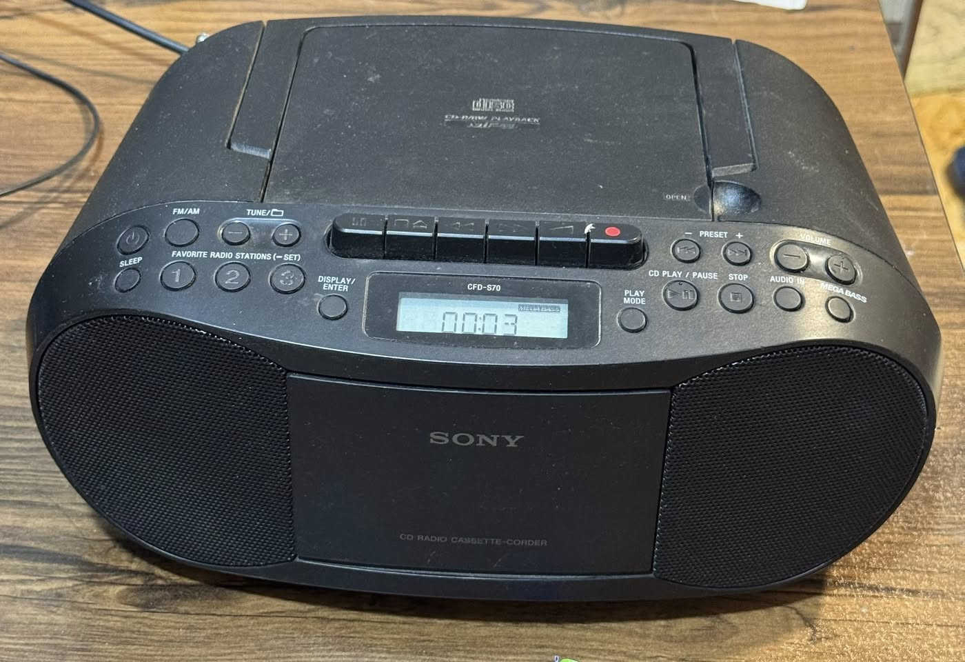 مسجل سوني راديو و cd و كاسيت بس الكاسيت مرات يشغلة و مرات لا ف راح ابيعة على اعتبار ما يشغلة يجي وياه واير الكهرباء و يشتغل بطارية
السعر قيم و آخذ 
مكاني بغداد الحرية ماعندي توصيل


**إذا كنت صاحب هذا الإعلان وتريد حذفه لأي سبب، رجاءا أرسل رسالة إلى الدعم الفني**