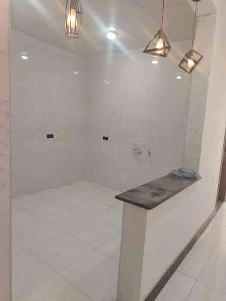 شوف تفاصيل هذا البيت 👇🏻
#جنس_العقار:: طابو ملك صرف عرصة 
#المساحة::: الواجهة 5م والنزال 20م = 100م
كونكريت / البيت فارغ وجاهز للسكن
#المحتويات:: طارمة مجمع صحيات خارجي
أستقبال صالة مطبخ موزع صحيات داخلية
غرفة منام درج دائري اضافة إلى منور .
#الخدمات :: ماء كهرباء مجاري أنارة رصيف
شارع 10م مدارس مقابل البيت منطقة سكنيه
يبعد عن منتزة طلاع الحمزة الترفيهي 100م
#السعر:: 85 مليون وبي مجال بسيط
#العنوان:: إبي الخصيب - طلاع الحمزة 
#للأستفسار::  رقم الهاتف :: واتساب
***********
