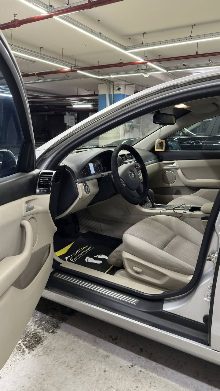 كابرس 2013 
وكالة المنصور 
مكفولة كفالة عامة السيارة معروفة بالنظافة 
ماشية 70 الف حقيقي 
محرك V8 6000
عليها. هدرز اكس فورس + كت باك بوليت 
بلادي لا لحيم ولا تلزيك 
السعر المطلوب 18000$ الف دولار 
عنواني بغداد اليرموك 4 شوارع 
وبالعافية على الياخذها 
***********
