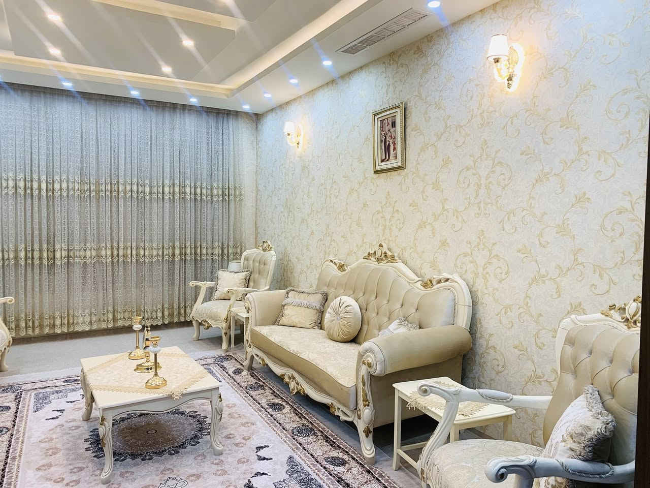 تاقمێک قەنەفەی کلاسیکی تورکی زۆر زۆر تازە و کەم بەکار هاتوو ماوەیەکی کەمە کڕدراوە بۆ فرۆشتن لەگەل تاقمێک تەپڵەک و مێزی ناوەڕاست و پەردەکەی  هەموی زۆر جوان و 
تازەن وەک لۆک وان  

شوێن سلێمانی


**إذا كنت صاحب هذا الإعلان وتريد حذفه لأي سبب، رجاءا أرسل رسالة إلى الدعم الفني**