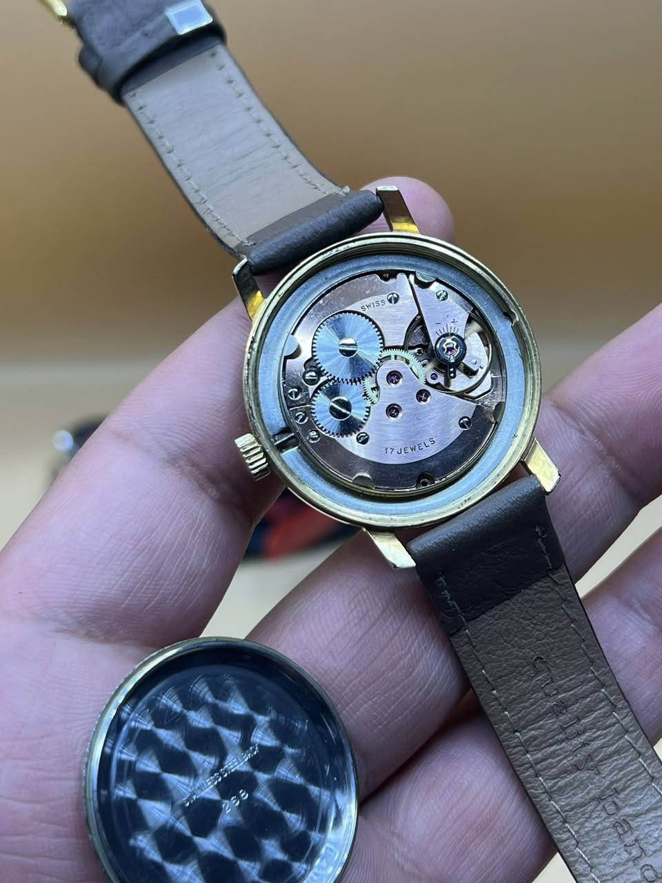 اولما سويسري اصلي نوادر انتاج قديم نصب تكويك 17 حجر تغليف ذهب سمك 20 مايكرو قطر 34 ملم نظافة جداً ممتازة 

للحجز والاستفسار التواصل خاص
او واتساب ***********
