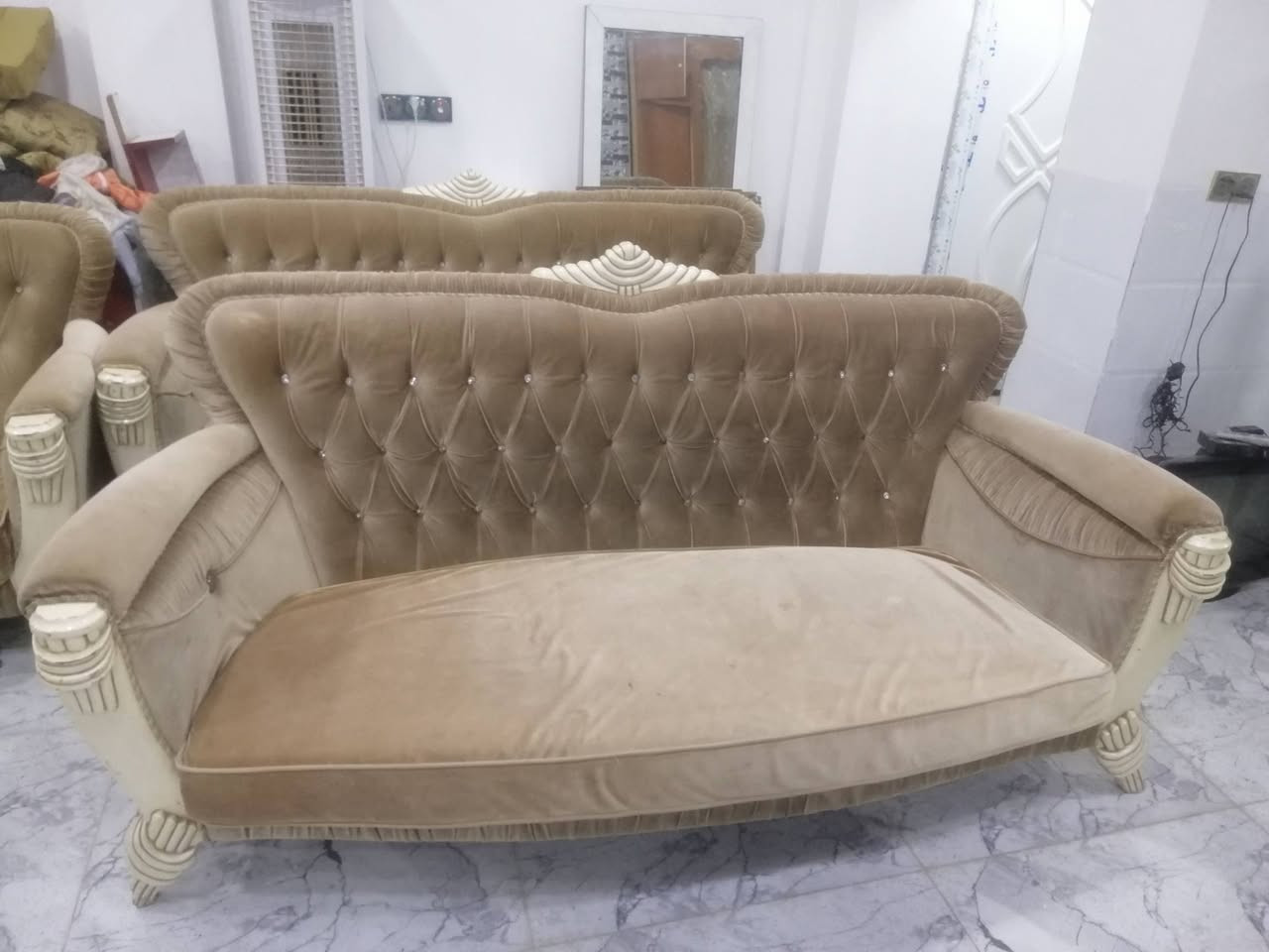 طخم قنفات ملكي 10 مقاعد 150 الف نهايتها حي الاربجية مدخل التسعين بالقرب من جامع البيت المحمدي ***********  /  ***********  واتساب
