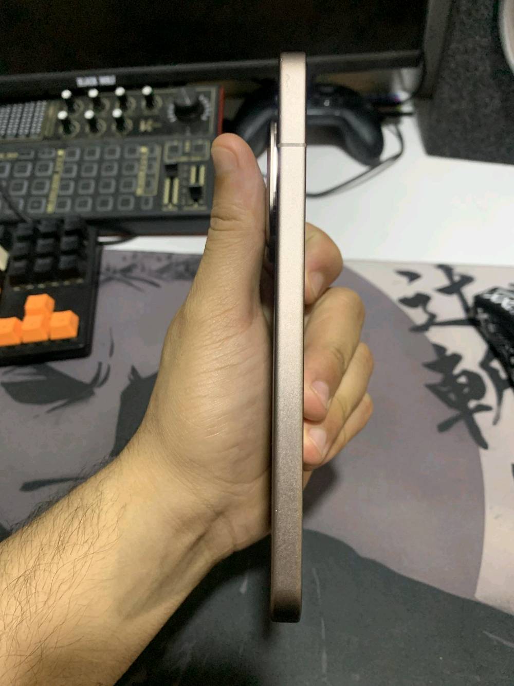 شاومي 15t pro 
ذاكره 1T
التليفون ما بيه ولا شخط 
وكامل ملحقاتة موجوده
السعر 750 
مكاني بغداد ( المدينة )